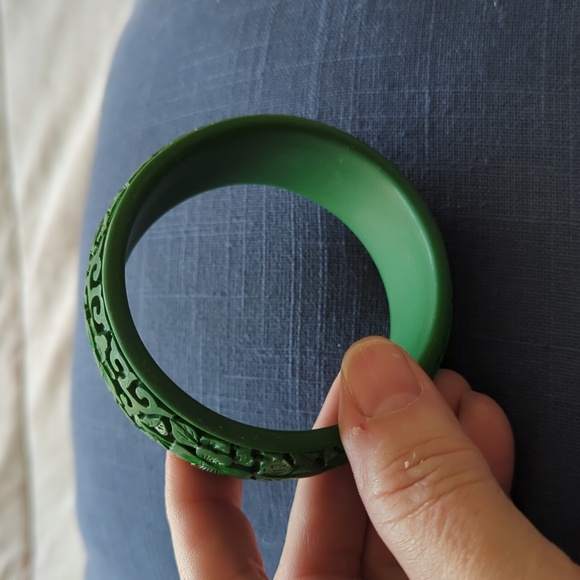 Vintage Forrest Green Faux Carved Asian Floral Cinnabar Bangle Maiden Size - Picture 4 of 8